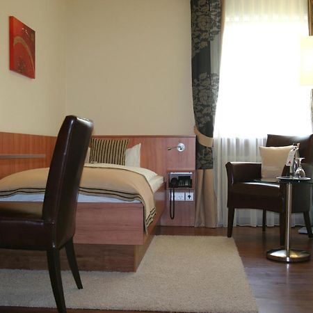 Hotel Merkur Baden-Baden Pokoj fotografie